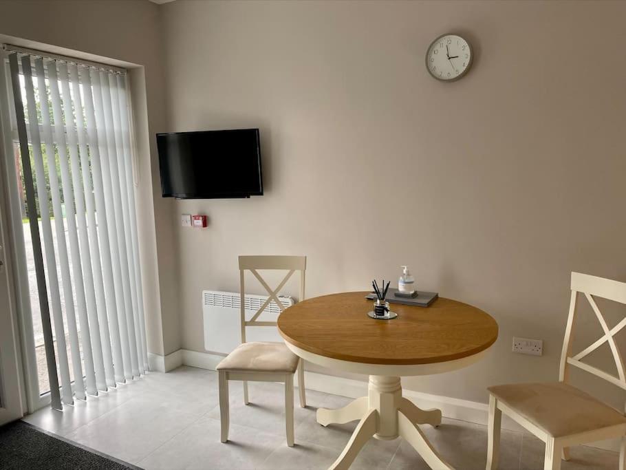 Erne Getaway No.8 Brand New 1 Bed Apartment Enniskillen Extérieur photo