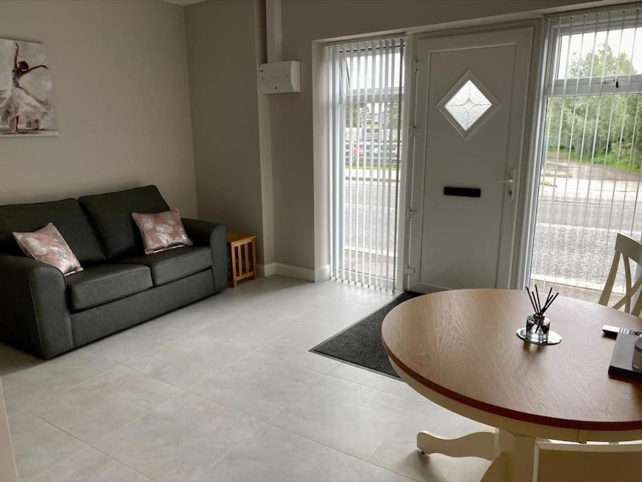 Erne Getaway No.8 Brand New 1 Bed Apartment Enniskillen Extérieur photo