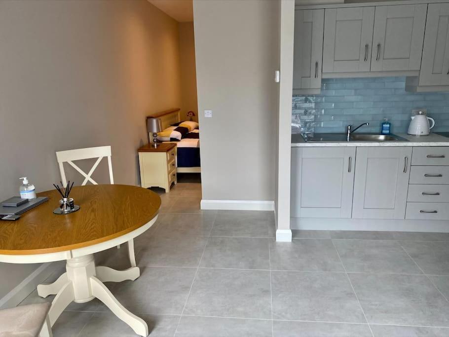 Erne Getaway No.8 Brand New 1 Bed Apartment Enniskillen Extérieur photo